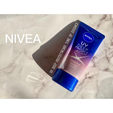 💠コスメレビュー💠

◆NIVEA◆
▼UV DEEP PROTECT&CARE TONE UP ESSENCE
SPF50+ PA++++

これはコスメレビューと言うべきなのか
スキンケアレビューと言うべきなのか…🤔笑
新商品の日焼け止めクリームを使用させて頂きました😍
白く伸びの良いテクスチャー🙌
トーンアップ系の日焼け止めって、
肌が白くなりすぎるたりすることが多い中で
この日焼け止めは肌馴染みが良く、自然な仕上がりになるのが
個人的に凄く嬉しい！
日焼け止めとして使うのも良いんですが、
個人的には化粧下地として使用するのが凄く好きで👏
私は普段こっくり系テクスチャーのリキッドファンデを使用する事が多いんですが
そのファンデとの相性が抜群なんです…！！
ファンデのノリの邪魔しないどころか
ファンデーションのノリがすごく良いんですよね😆✨
最近は毎日この日焼け止めを化粧下地として使ってます😍
肌の凸凹に均一に密着してくれるのも嬉しいところです🙆‍♀️✨

提供元:ニベア花王様
ありがとうございました❤️

#ニベア　#トーンアップUV　#日焼け止め　#PR
#NIVEA #コスメレビュー
#化粧下地　#スキンケアレビュー
#正直レビュー
#オススメコスメ　#オススメスキンケア #正直レポ の画像 その0