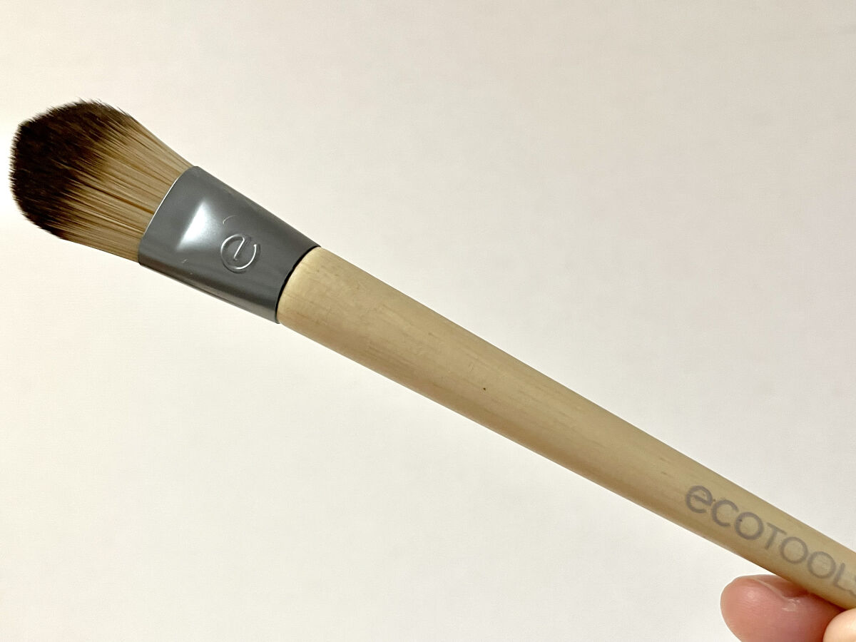 ファンデーションメイクブラシ/EcoTools/メイクブラシを使ったクチコミ（2枚目）