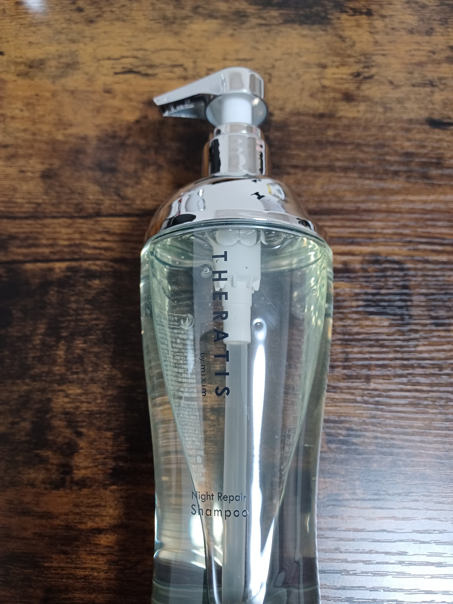 夜の寝癖ケア、新ダメージ美容！
寝ている間に髪を補修してくれます。
私は寝癖がどうしてもありまして、次の日ブローするのも時間がかかって大変…
なかなか直らないし面倒くさいし…
「翌朝の寝癖を整えて美しい髪へ」というのはとても嬉しいポイントだ