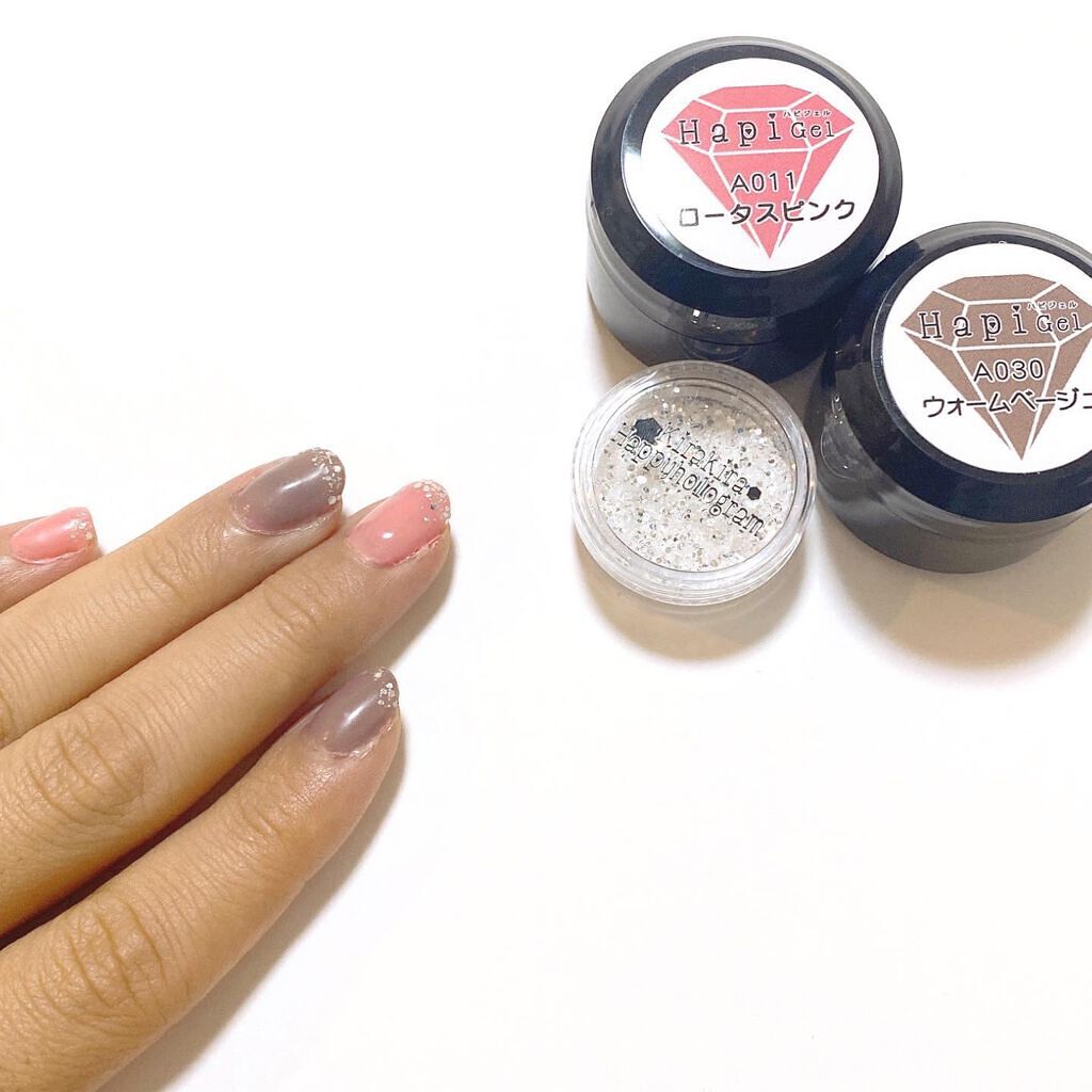 最近チアの仕事の関係で爪を短くしなきゃいけなくなったので、セルフネイル始めました💓
*
昨日は　@albunnailさんのジェルを使ってみたよ♪
超絶不器用な私でもムラなくできました😂
*
キラキラもおまけでついてきた✨✨
秋ネイル楽し