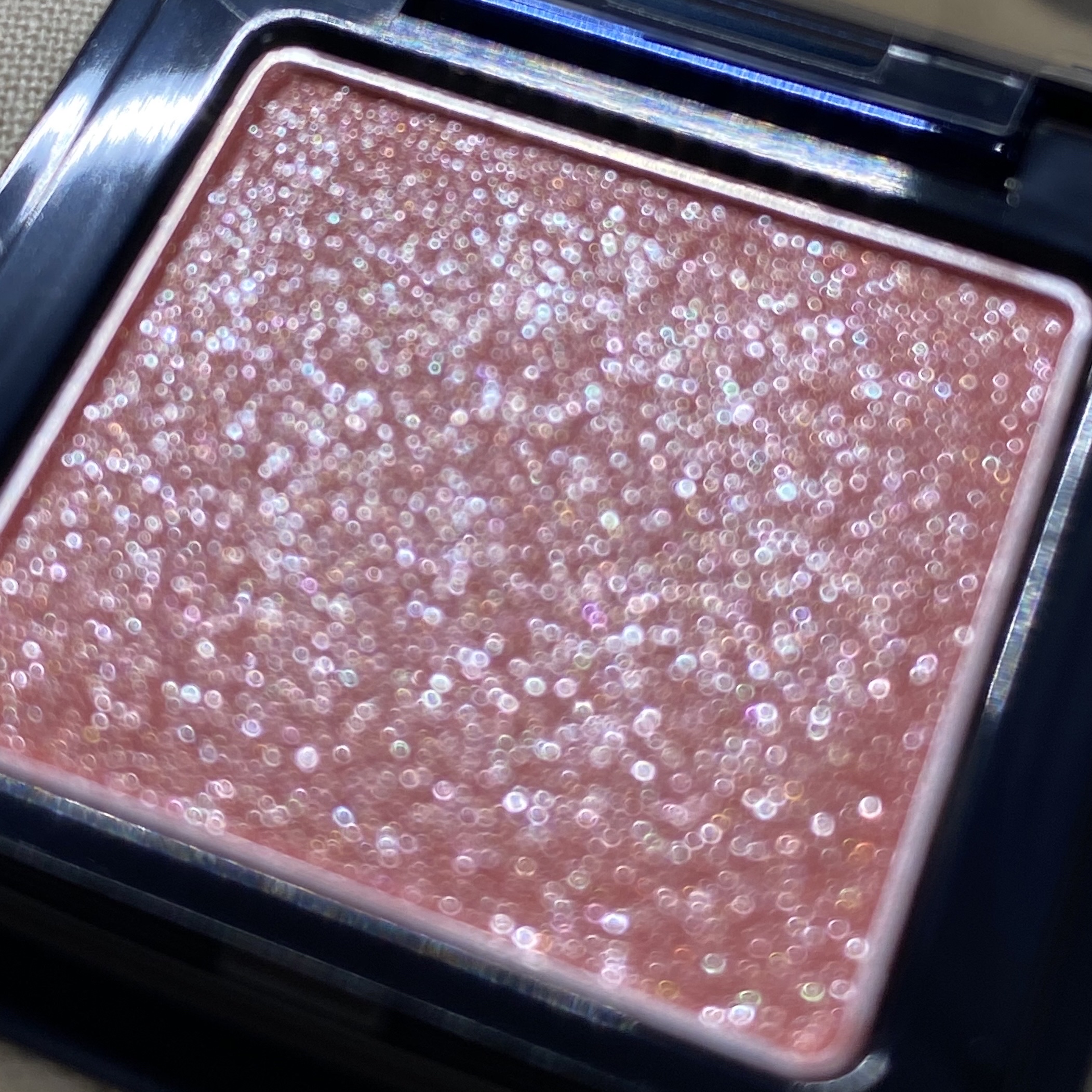 ラズル アイカラー 48 Obsessed pink/エレガンス ラズル /単色アイシャドウを使ったクチコミ（3枚目）