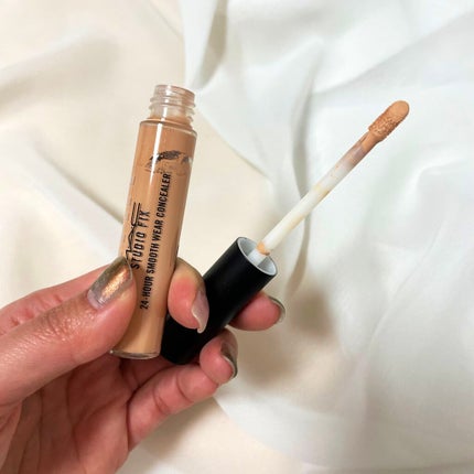 M・A・C スタジオフィックススムースウェアコンシーラーのクチコミ「M・A・CスタジオフィックススムースウェアコンシーラーNW28
クリーミーでなめらか
フィッ.....」(2枚目)