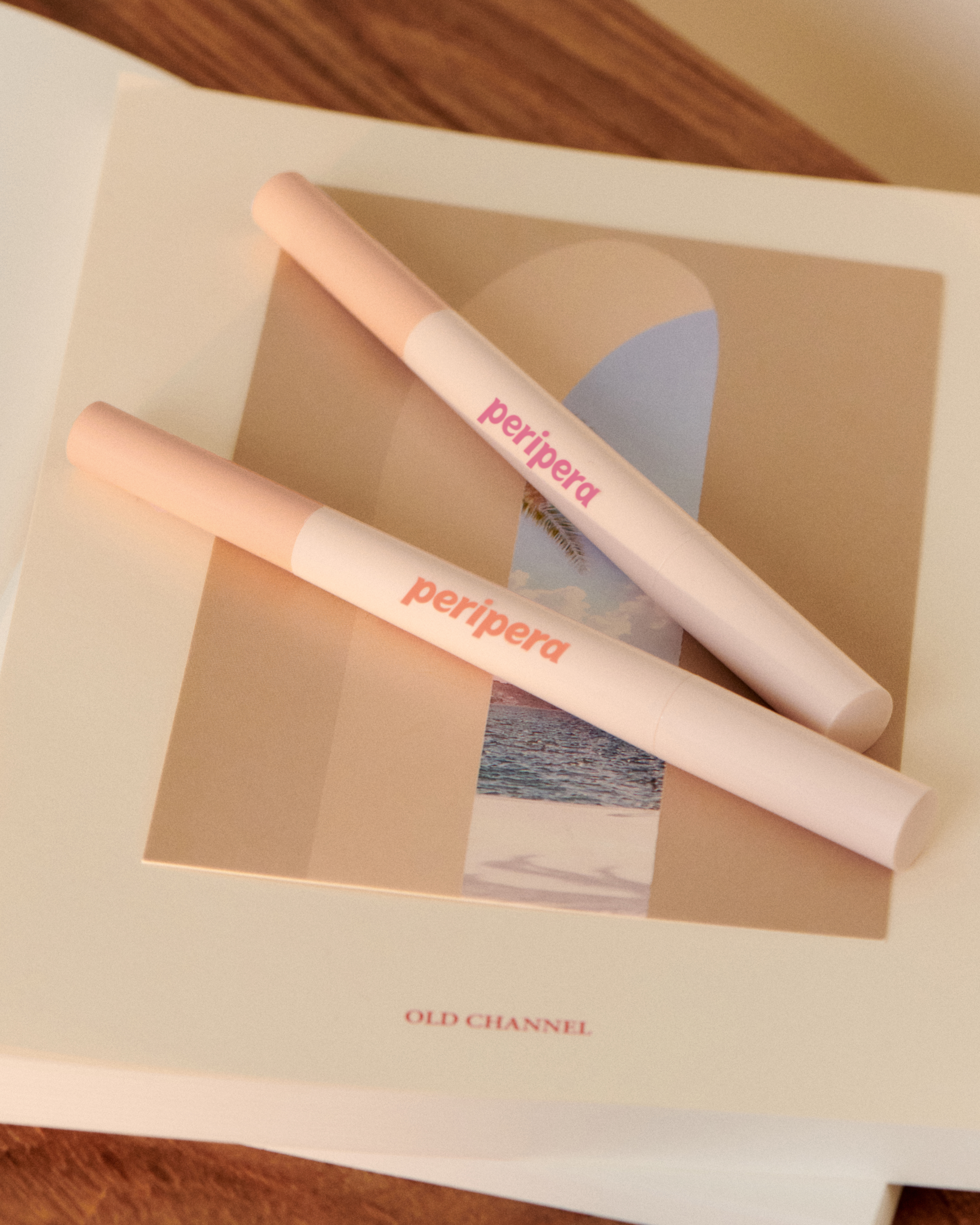  シュガー トゥインクル デュオ アイ スティック/PERIPERA/スティックアイシャドウを使ったクチコミ（1枚目）