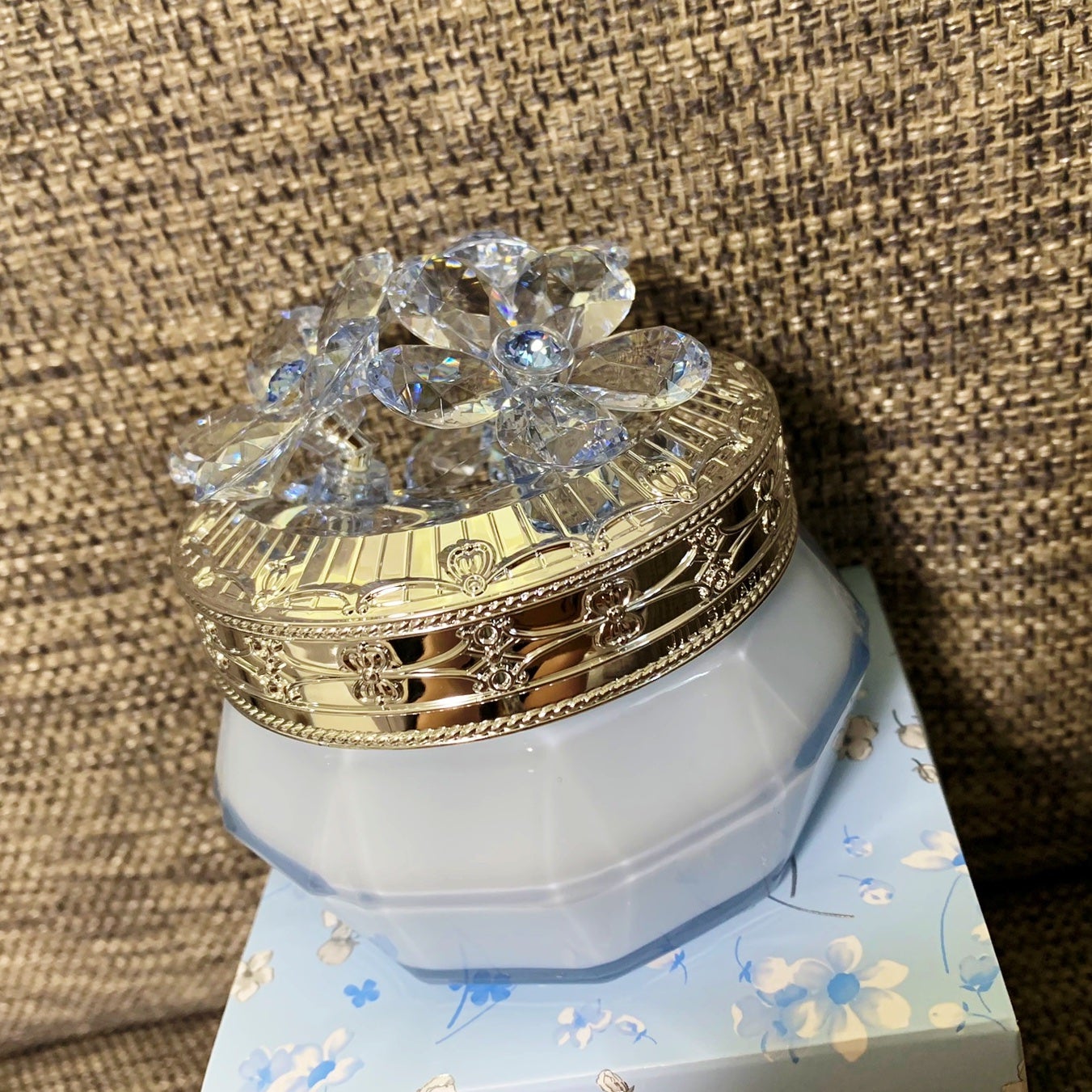 ジルスチュアート クリスタルブルーム サムシングピュアブルー パフュームドボディクリーム /JILL STUART/ボディクリームを使ったクチコミ(2枚目)