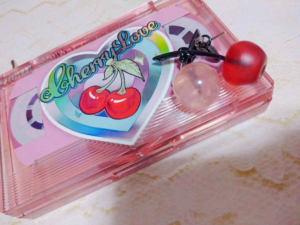 レトロマグネティック アイシャドウパレット/FlowerKnows/アイシャドウパレットを使ったクチコミ(1枚目)