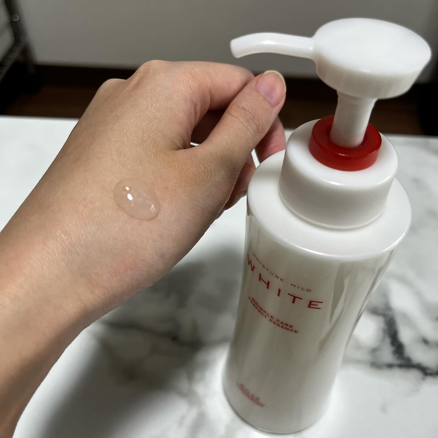 モイスチュアマイルドホワイトリンクルケア パーフェクトエッセンス/モイスチュアマイルド ホワイト/オールインワン化粧品を使ったクチコミ（2枚目）