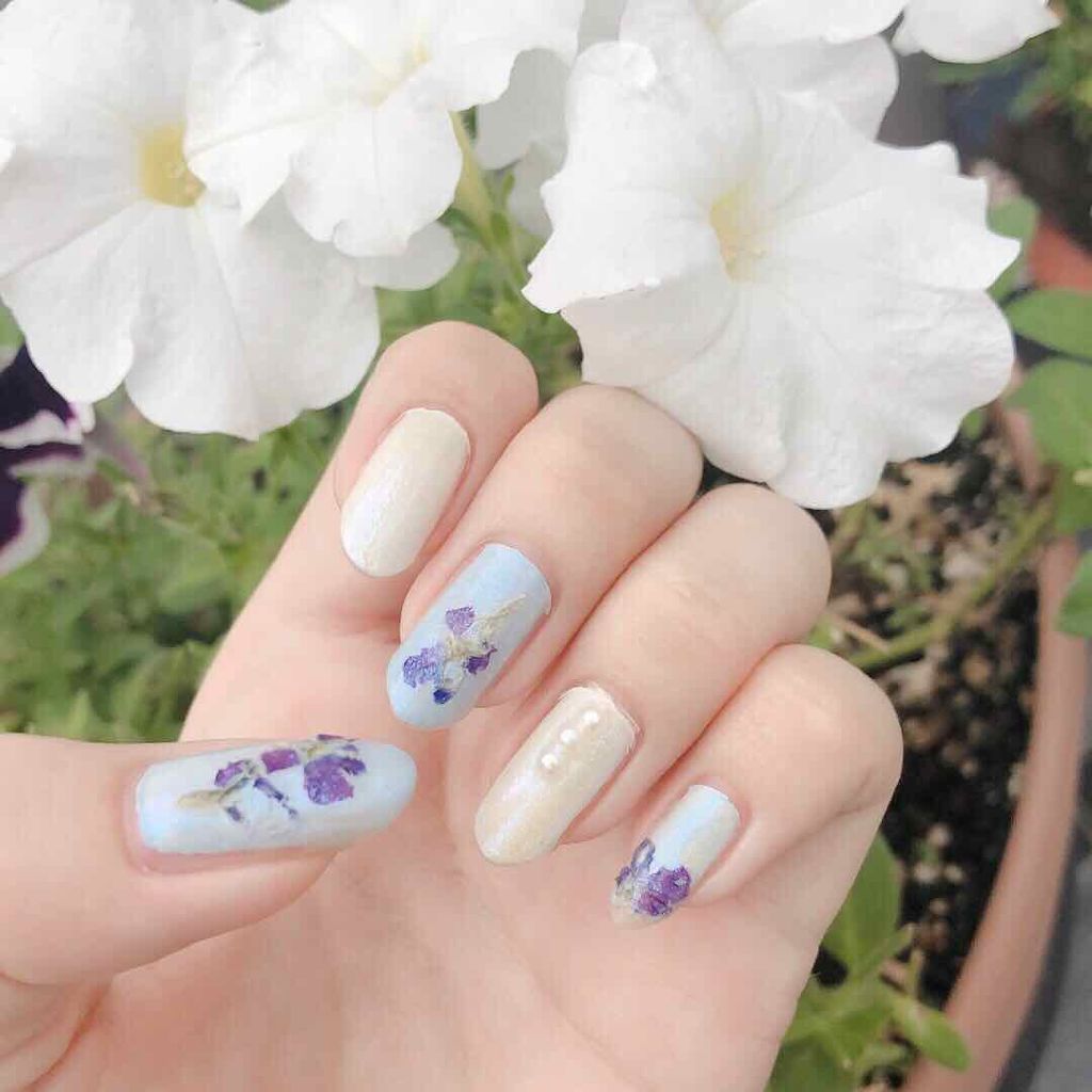 オールザットシマーズトップコート/essence/ネイルトップコートを使ったクチコミ（2枚目）