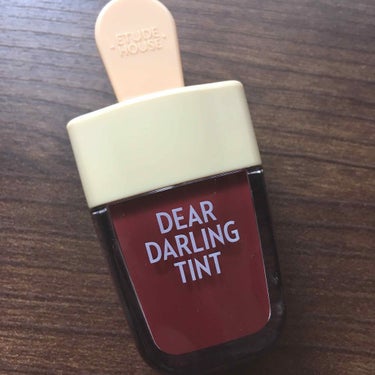 #ETUDE HOUSE

#DEAR DARLING TINT #402

#マロンバー

ブラウン系のティントって珍しいな、と思い購入しました。

ブラシでとった時には、紫がかったカラーでしたが、唇