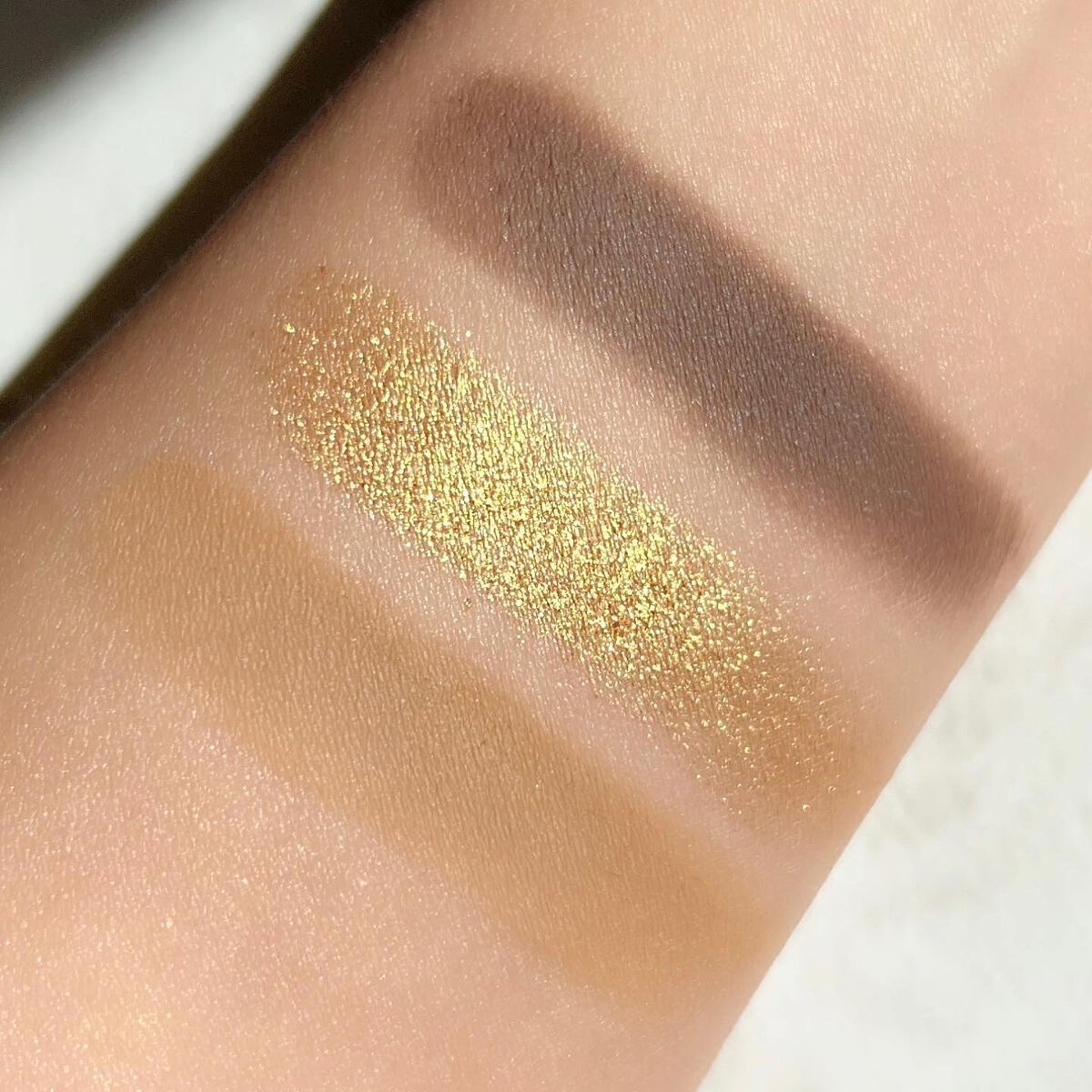 Eina on LIPS 「.#えいな毎日メイク.ナターシャのホリデー金ピカ控えめver✨..」(5枚目)