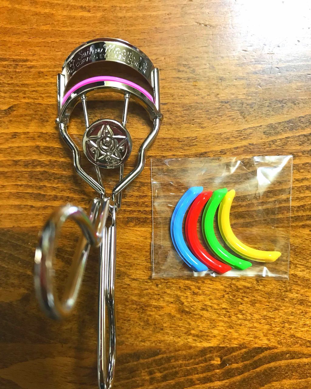 コージー カービングアイラッシュカーラー セーラームーンのクチコミ「限定品で発売されたKOJIの
カービングアイラッシュカーラー
セーラームーン  です♪

セー.....」（3枚目）