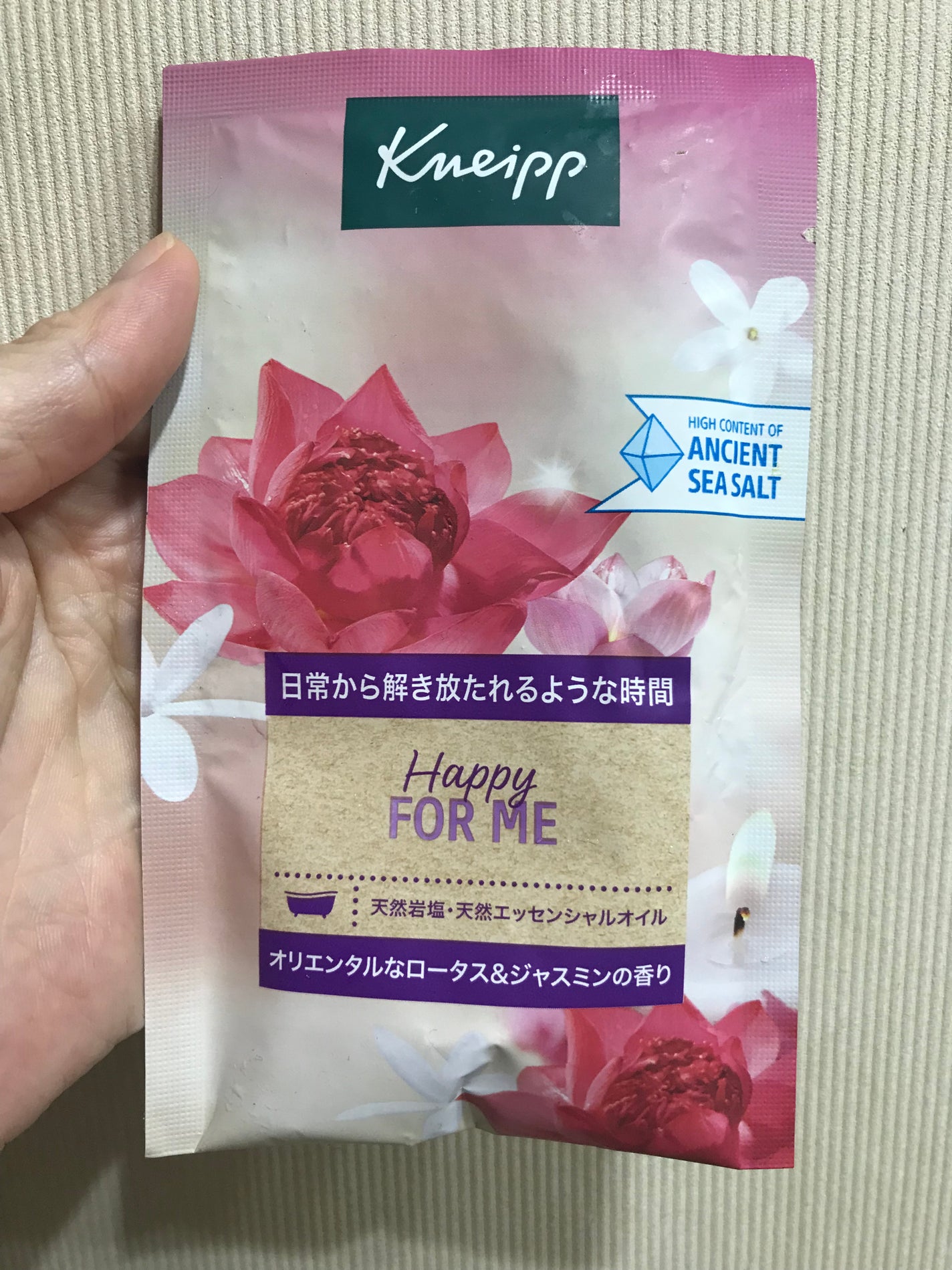 バスソルト ハッピーフォーミー ロータス&ジャスミンの香り/クナイプ/無機塩系入浴剤を使ったクチコミ(1枚目)