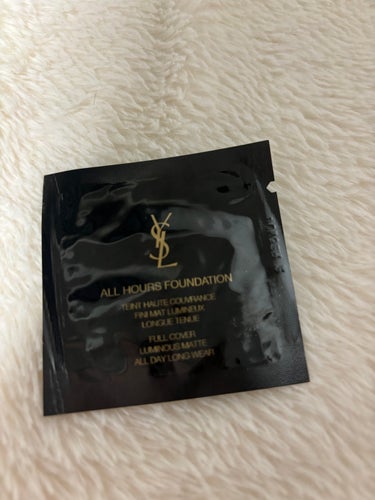 YVES SAINT LAURENT BEAUTE オールアワーズ リキッドのクチコミ「使ってびっくりしたファンデ

イヴ・サンローラン　オールアワーズリキッド
LN7

試供品です.....」（2枚目）