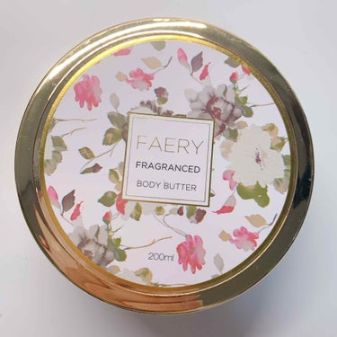 FAERY FRAGRANCED BODY BUTTER
フェアリ ボディバター
FA ボディクリーム
ファシナンテ ピオニーの香り
200ml


ジャータイプの物なので取り出す時に爪に入って大変です