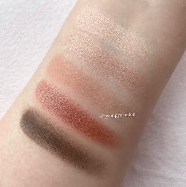 BOBBI BROWN ペタル ウォッシュ アイシャドウ パレット のクチコミ「春を感じる桜モチーフコスメ🌸
優しく春らしい上品カラー⋆.*⃝̥◌̥



BOBBI BRO.....」（3枚目）