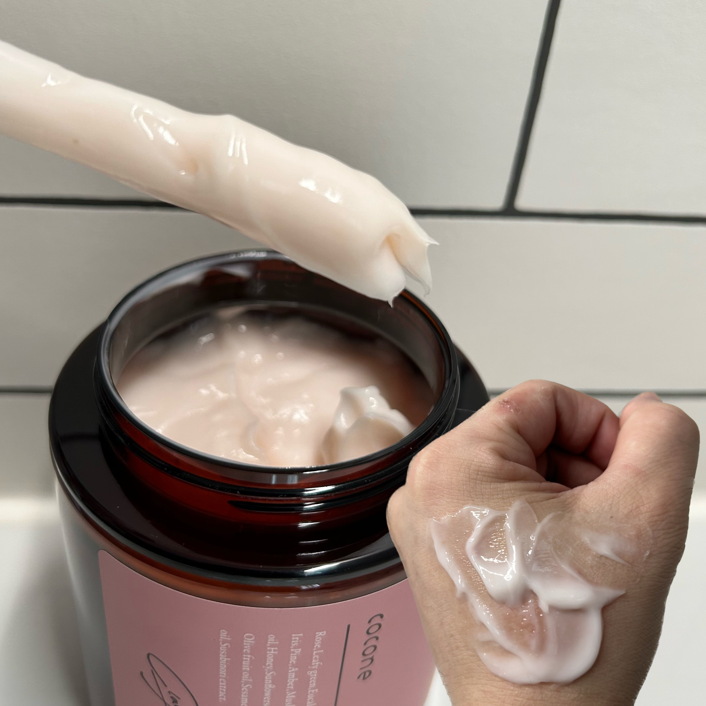 cocone クレイクリームシャンプー（スムース）のクチコミ「【cocone クレイクリームシャンプー スムース】
\1本で8役‼️贅沢時短ヘアケア商品/
.....」（2枚目）