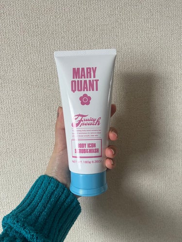 MARY QUANT ボディアイコン スクラブ＆ウォッシュのクチコミ「夏に向けてつるスベ肌手に入れよう🛁

MARY QUANT　ボディアイコン スクラブ＆ウォッシ.....」（1枚目）