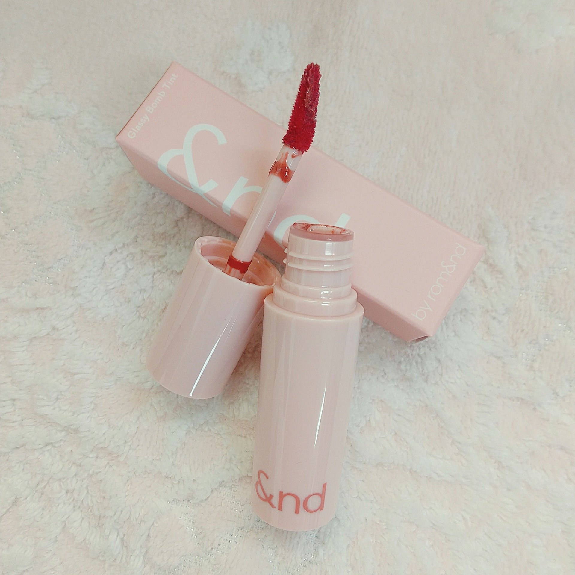 アンドバイロムアンド　グラッシーボムティント/&nd by rom&nd/リップティントを使ったクチコミ（1枚目）