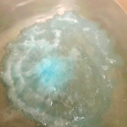 ラッシュ イクルベビーボット(バブバボット)のクチコミ「何年振りかわからないレベルでラッシュのバスボムをプレゼントでいただきました。
いまバスボムは包.....」(2枚目)