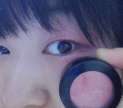 雌だけど女じゃない on LIPS 「雑な桜色メイクなんですが、最近こういうやり方気に入ってます。フ..」(5枚目)