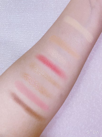 innisfree カメリア アイパレットのクチコミ「innisfree
カメリア アイパレット
税込 ¥ 3,080
ツバキの花が美しく咲.....」(3枚目)