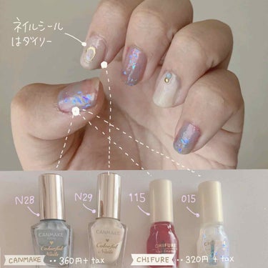 透明感ただよう儚げネイル💅
キャンメイクとちふれのマニキュアで簡単にできます。

夏ネイルにもオススメです☘️

🌼使うマニキュアは、
キャンメイク　カラフルネイルズ　N28 N29
ちふれ　ネイル　エナメル　　　　015  115
ダイソー　ネイルシール
ベースコート　トップコート　

🌼手順
全体にベースコートを塗る。

●親指、中指、小指
キャンメイクN28 (水色)と、ちふれ115(赤)をランダムを置く。

　　　　　　　　↓

乾かないうちに上にトップコートを塗る。
　色をぼやかす雰囲気で。

　　　　　　　　↓

乾いたら、ちふれ015(ラメ)を塗る。

　　　　　　　　↓

トップコートを塗る。

●ひとさし指、薬指
キャンメイクN29(ミルク色)を2回塗る。

　　　　　　　　↓

ダイソーのネイルシールを貼る。

　　　　　　　　↓

トップコートを塗る。



🌼オススメのやり方やコツなど

・乾かないうちに塗るマニキュアはあらかじめ開けておくのが良いです。

・色を混ぜ合わせた後のトップコートはキッチンペーパーでしっかり拭いてから蓋をするのが良いです🙆‍♀️

これで儚げネイルの紹介は終わりです🌷
皆さんも是非試してみてください😊

#夏ネイル 
#ネイル
#セルフネイル 
#キャンメイク
#ちふれ
#ラメ博覧会 の画像 その1