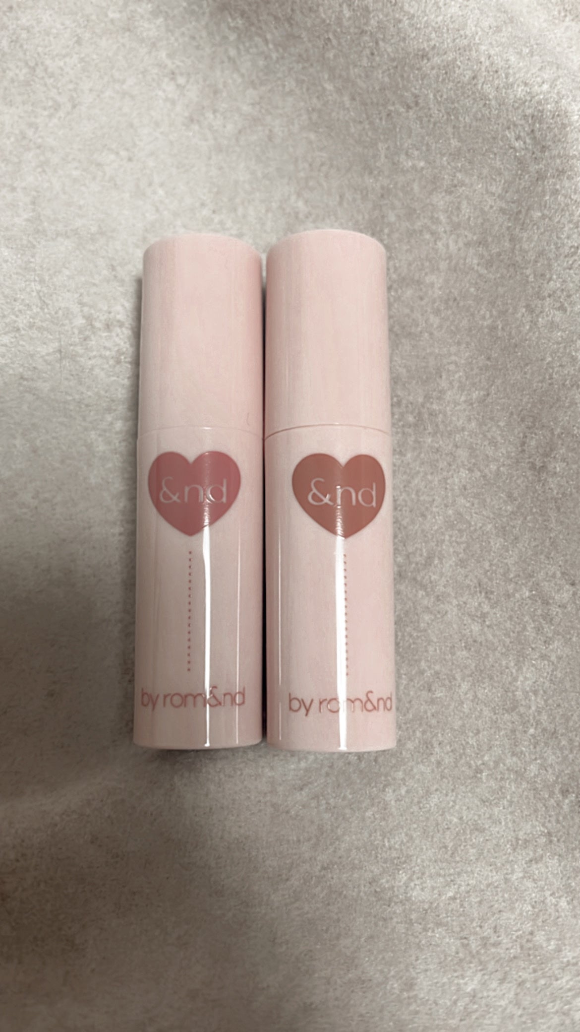 アンドバイロムアンド グラッシーボムティント/&nd by rom&nd/リップティントを使ったクチコミ(2枚目)