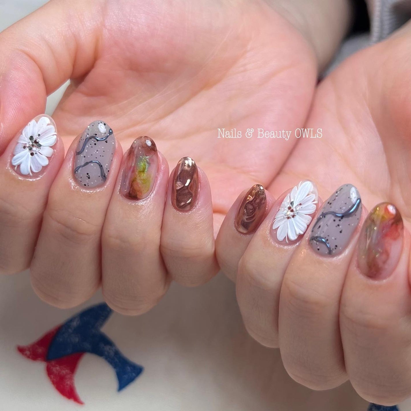 ぴよこれいと あうるす on LIPS 「こう見えて#ウェディングネイルやりたいデザインをばーーーーーっ..」(3枚目)