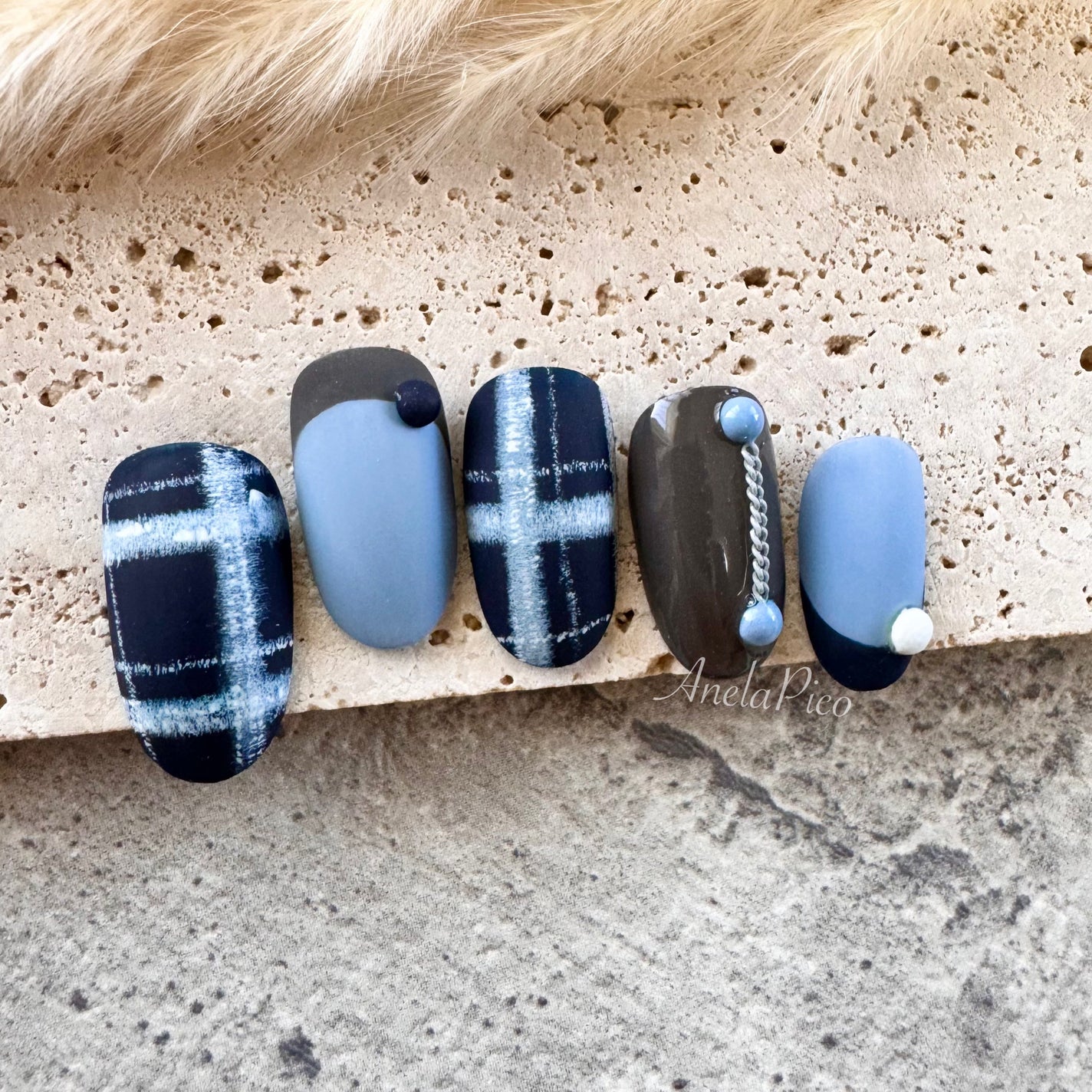 mamico on LIPS 「ブランケットネイル🧶ブランケットのような暖かな質感のチェックネ..」(1枚目)