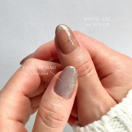 sato 🕊 self nail🫧🤍 on LIPS 「シンプルワンカラーにリボン🎀を入れてちぐはぐネイル🫶🏻CRÉU..」(3枚目)