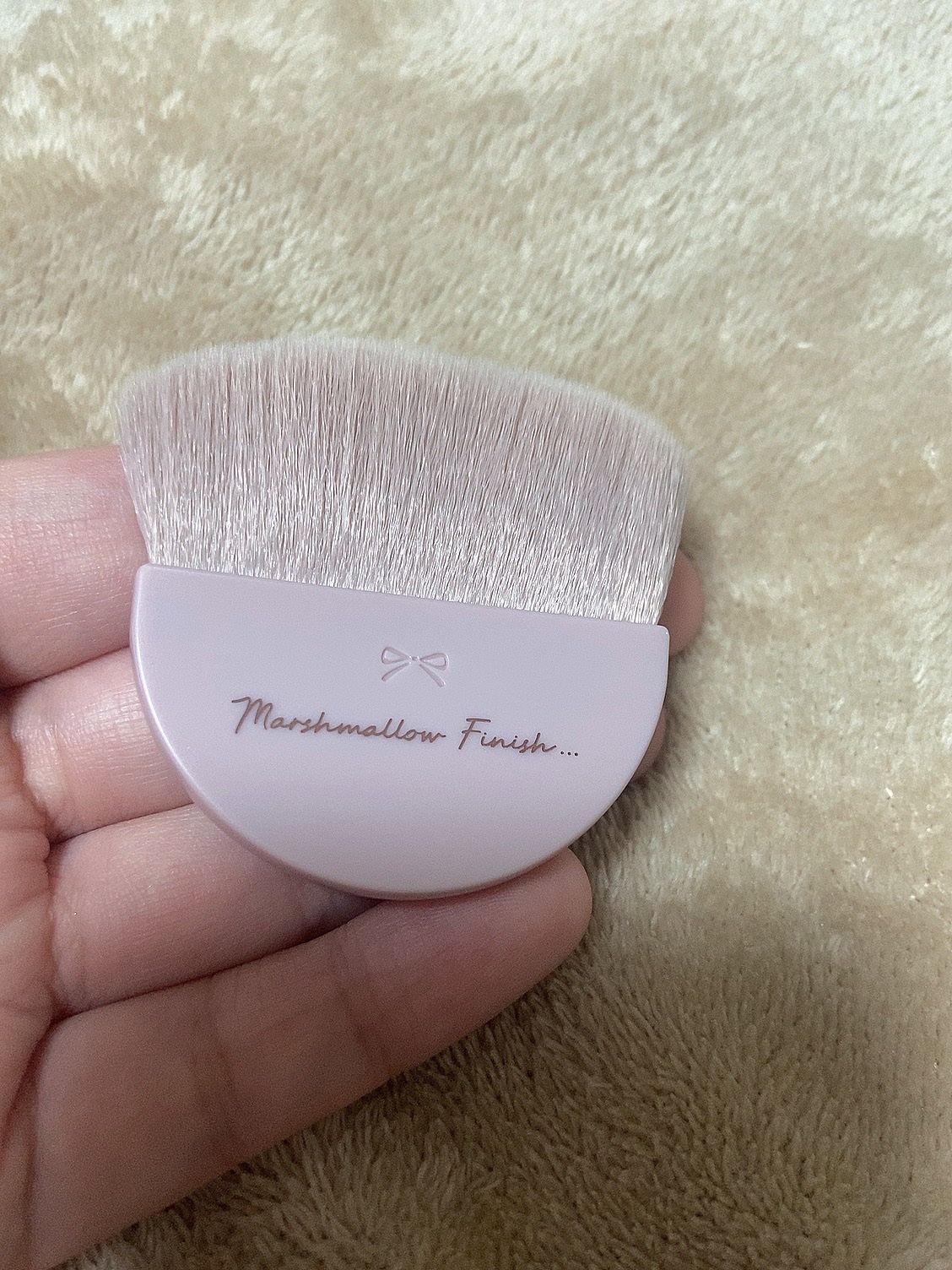 マシュマロフィニッシュパウダーブラシ くすみピンクベージュ(限定)/キャンメイク/メイクブラシを使ったクチコミ（3枚目）