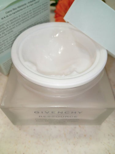 GIVENCHY イドラ リソース リッチのクチコミ「GIVENCHY　イドラ リソース リッチ50g


＠コスメさんの年始の福袋より

デパコス.....」（3枚目）