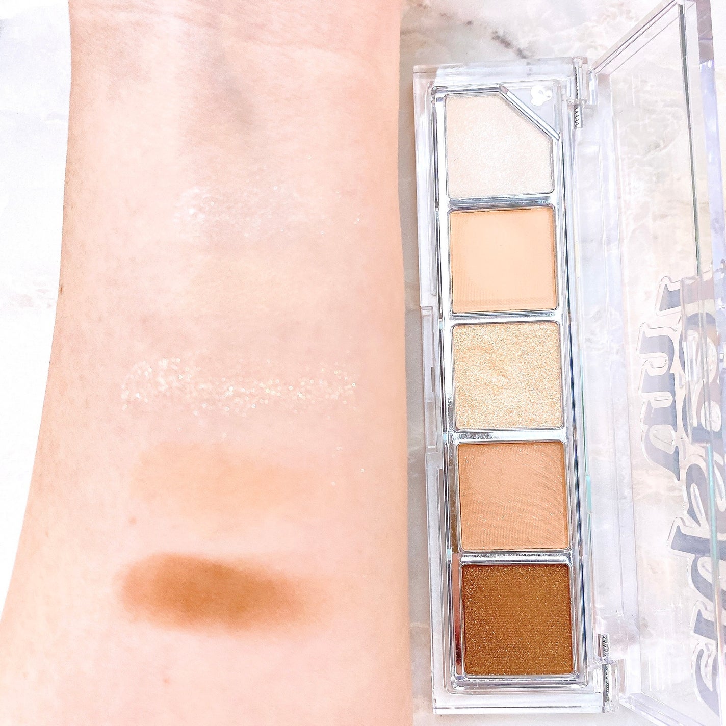 グリッターペディアアイパレット/unleashia/アイシャドウパレットを使ったクチコミ(3枚目)