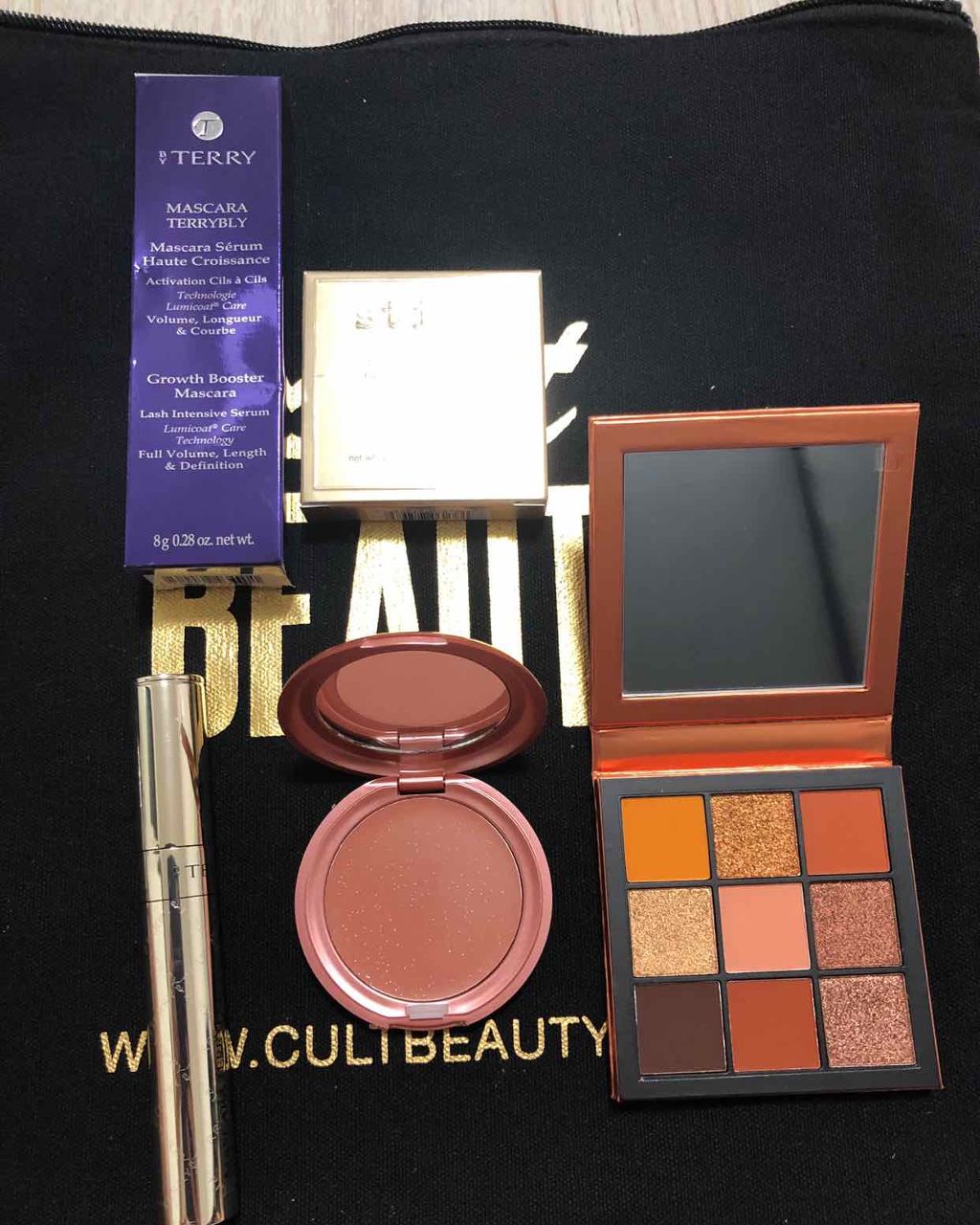 Obsessions Eyeshadow Palette/Huda Beauty/アイシャドウパレットを使ったクチコミ（3枚目）