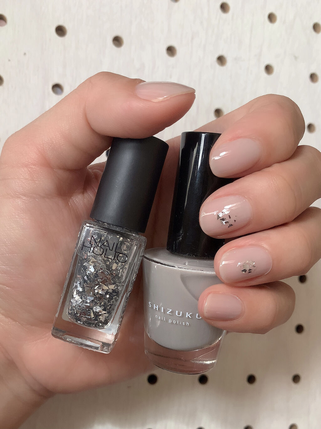 ネイルホリック パーティーフレーク SV026/ネイルホリック/マニキュアを使ったクチコミ（2枚目）