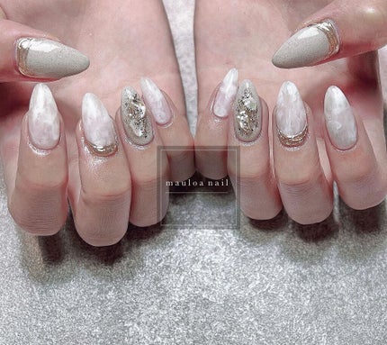 #グレーネイル,#ネイル,#ビジューネイル,#アートネイル,#秋ネイル,#ミラーアートネイル,#もやもやネイル,#マーブルネイル,#オータムネイル,#ジュエリーネイル,#ミラーネイル,#手書きアートネイル,#シルバーネイル,#ブラウンネイル,#乳白色ネイル,#シェルネイル,#秋ネイルのネイルデザイン