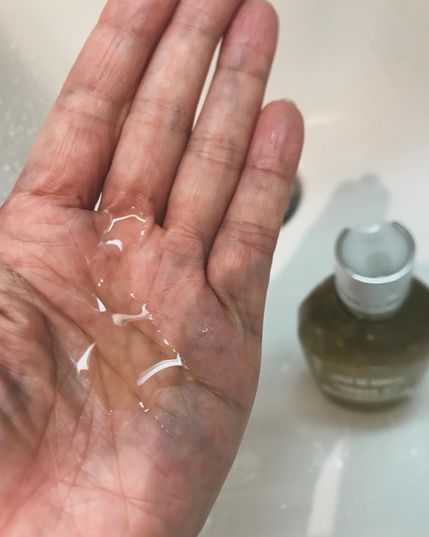 アーモンド モイスチャライジングシャワーオイル/L'OCCITANE/ボディソープを使ったクチコミ(2枚目)