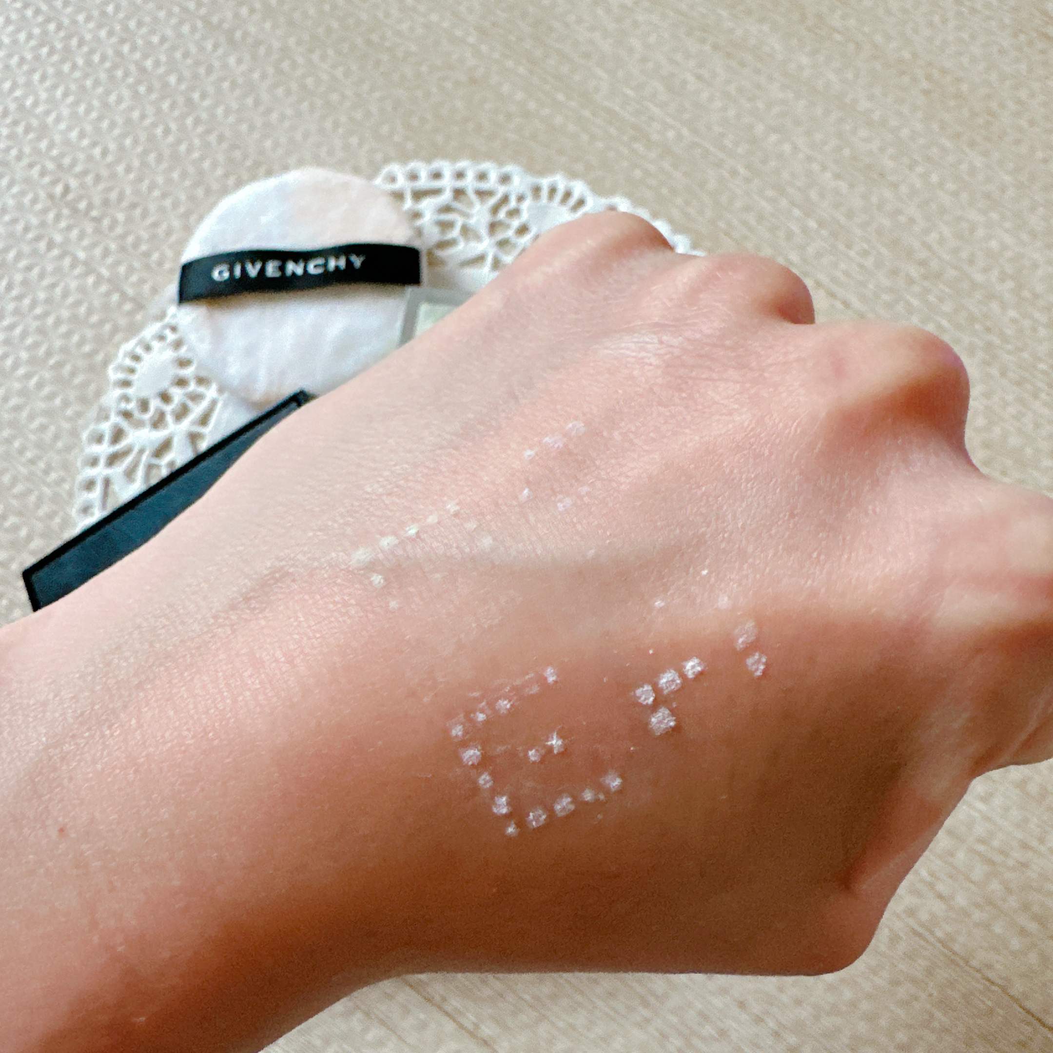 プリズム・リーブル/GIVENCHY/ルースパウダーを使ったクチコミ（3枚目）