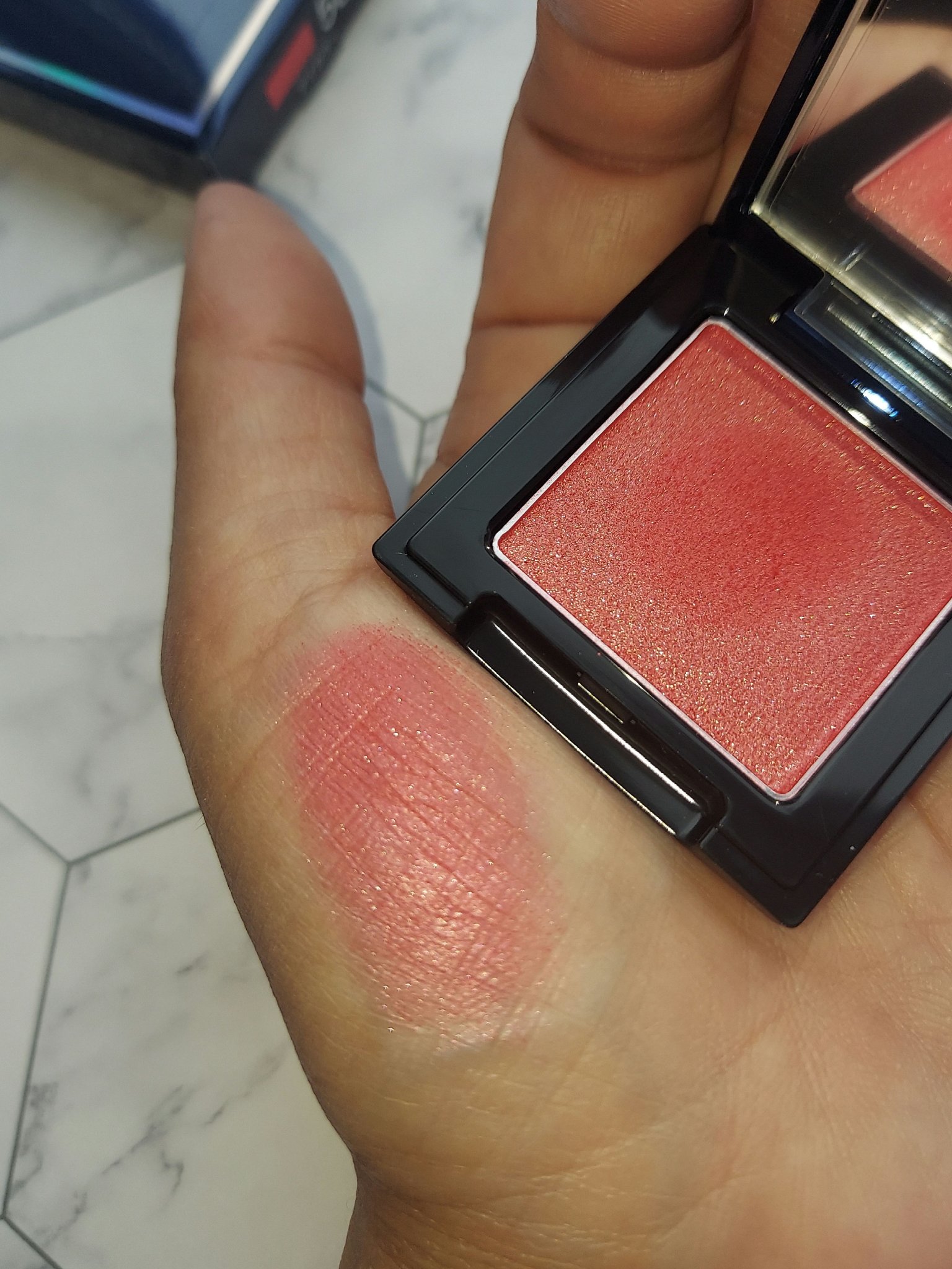 ラズル アイカラー/エレガンス ラズル /単色アイシャドウを使ったクチコミ（3枚目）