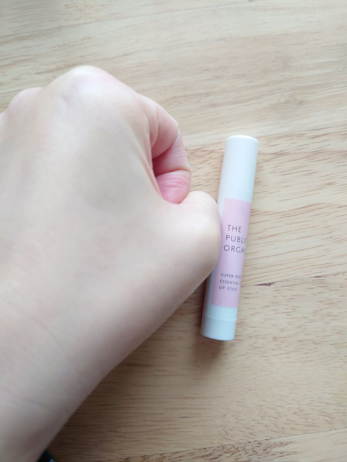 オーガニック認証 精油リップスティック スーパーポジティブ ライズ/THE PUBLIC ORGANIC/リップクリームを使ったクチコミ（3枚目）