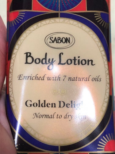 SABON
ゴールデンディライト
ちょっと柑橘が入ってるけど全体的には甘い香り
かなり匂いは好み！
小さいソープとスクラブ、ボディローションのセットを購入したけど満足( ¯﹀¯ )

スクラブの後でもカ