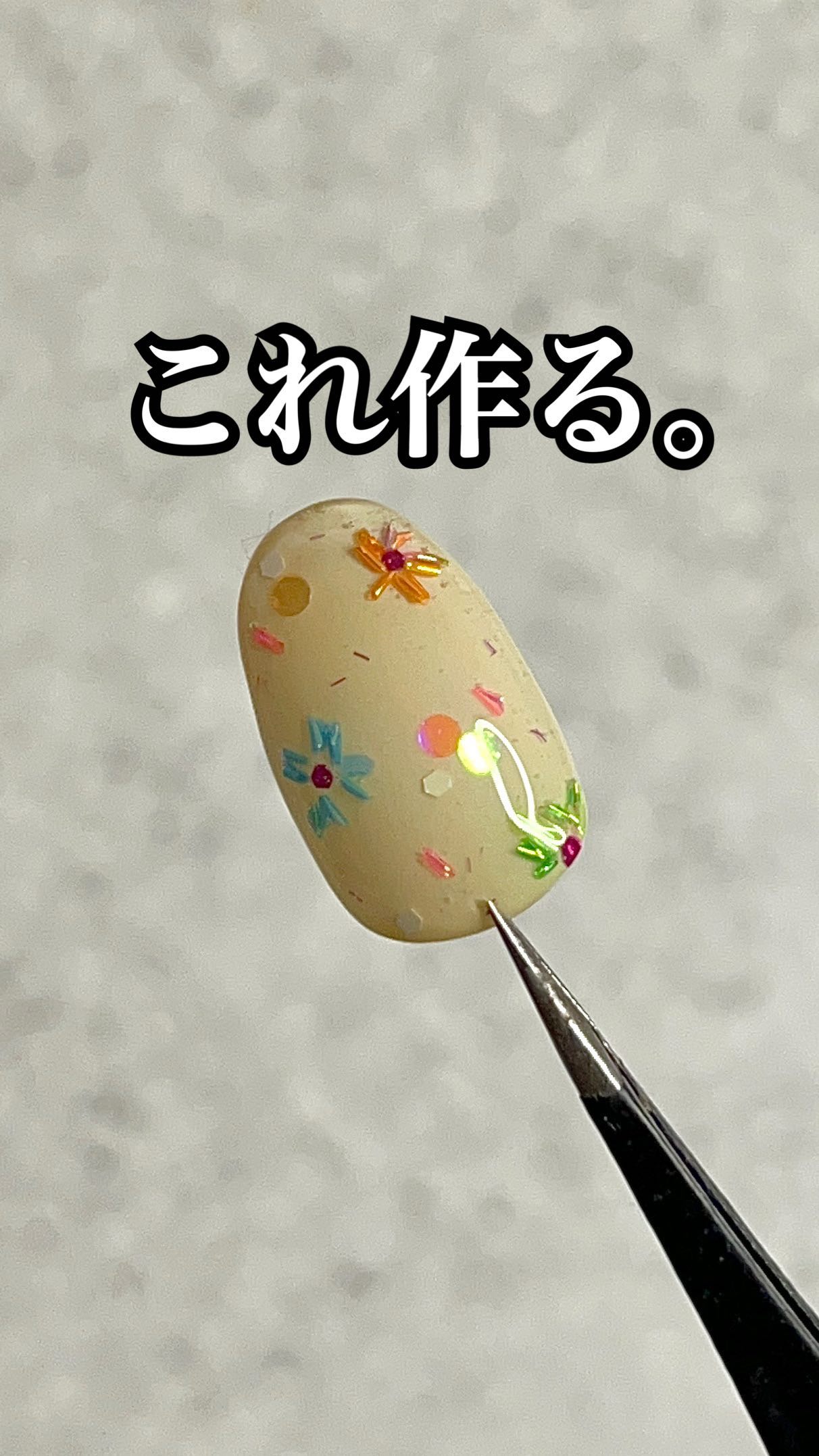 以前紹介させて頂いた
@sonail_foryou さんのホロが再販になったようなので、
そのホロだけを使用したデザインをご紹介💅✨

ベースカラーは
@neocolle_gram さんのカラージェル
F-10を一度塗りワンカラーで✨
こ