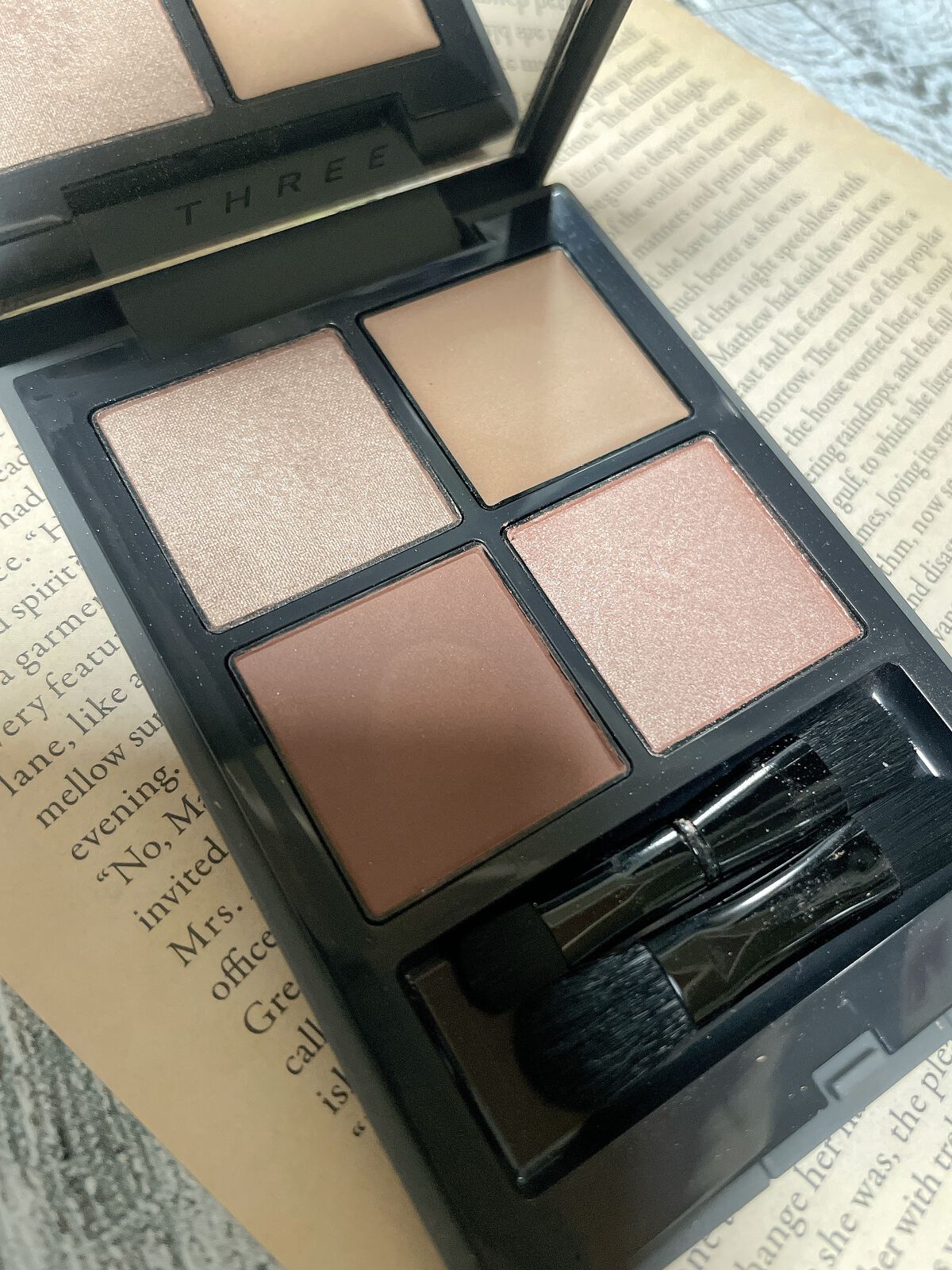 ディメンショナルビジョンアイパレット 09 MY INNER LIFE/THREE/アイシャドウパレットを使ったクチコミ（2枚目）