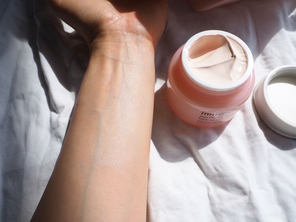 チェジュ チェリーブロッサム トーンアップクリーム/innisfree/化粧下地を使ったクチコミ（3枚目）