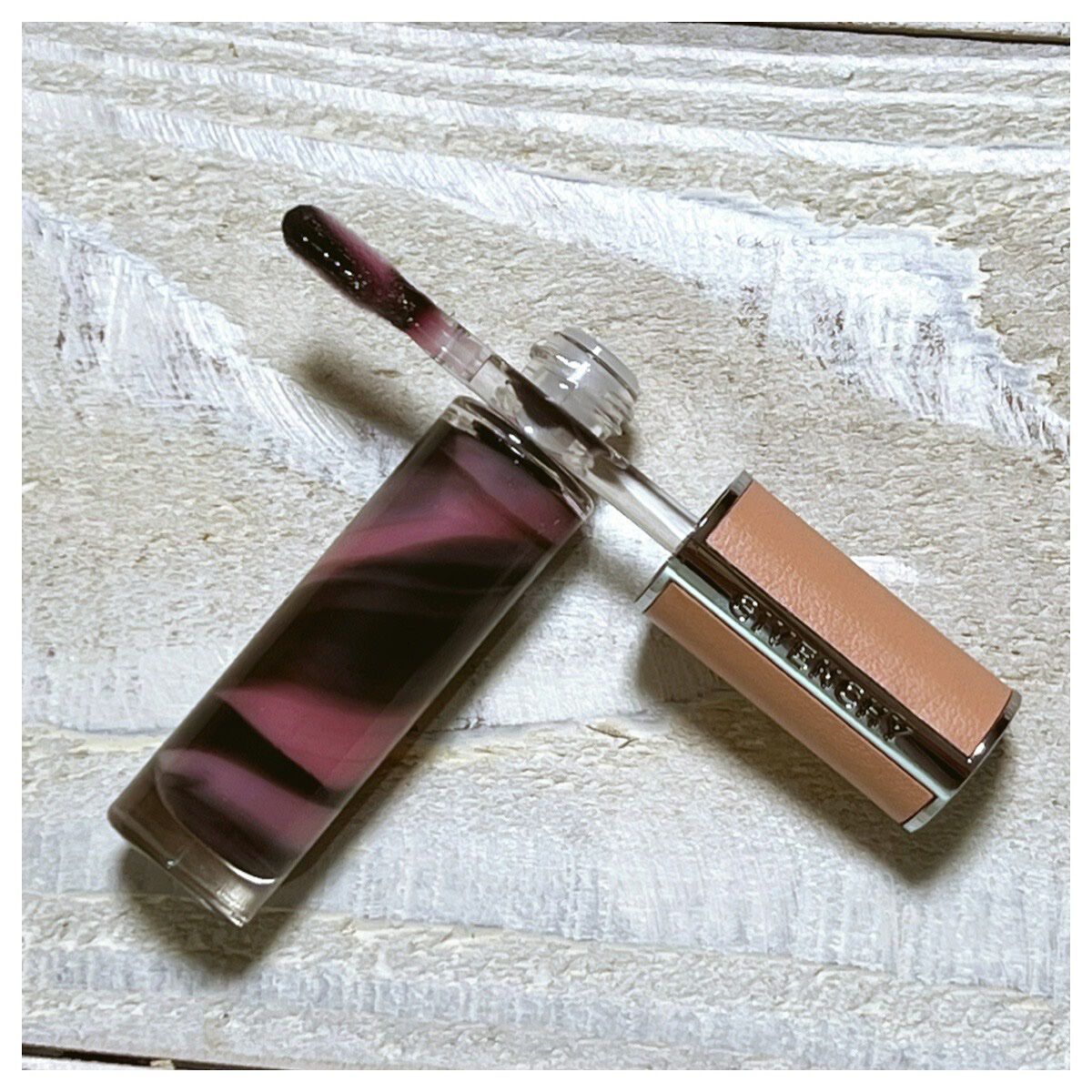 ローズ・パーフェクト・リキッド No.011 ブラック･ピンク（新）/GIVENCHY/口紅を使ったクチコミ（3枚目）