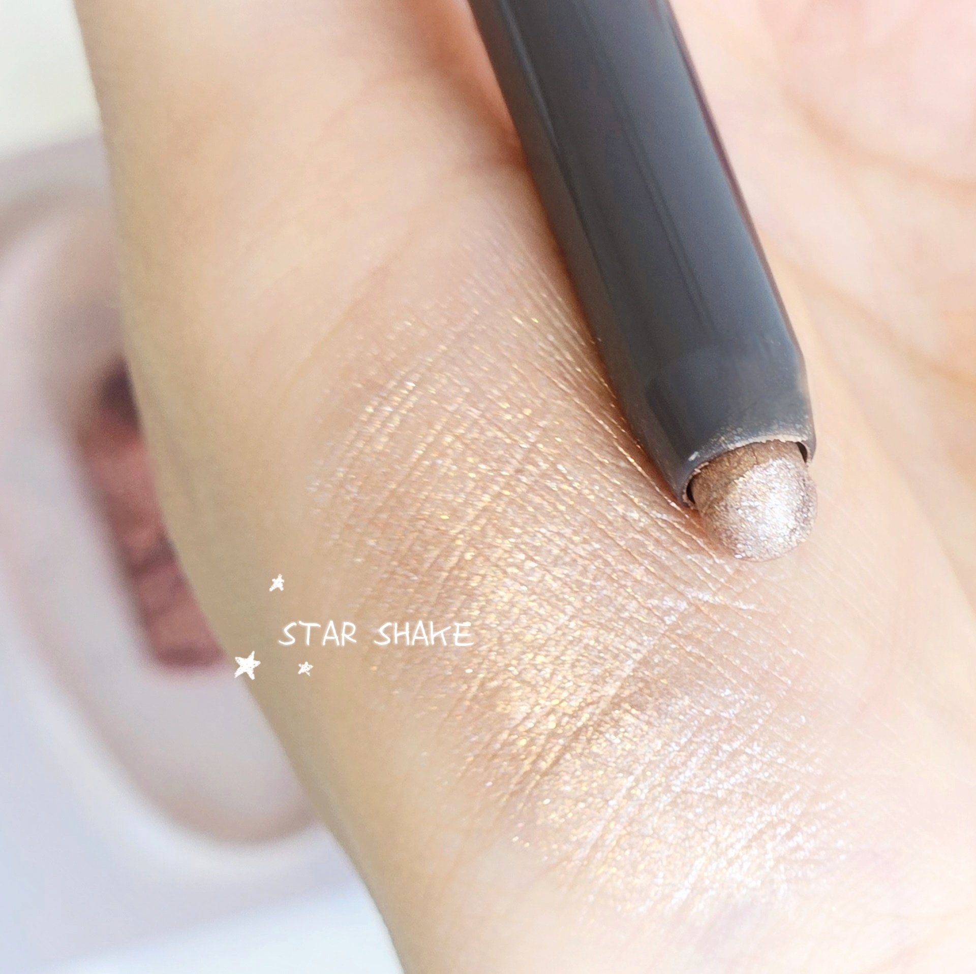 カラーフィットスティックシャドウ スターシェイク/MISSHA/スティックアイシャドウを使ったクチコミ（3枚目）