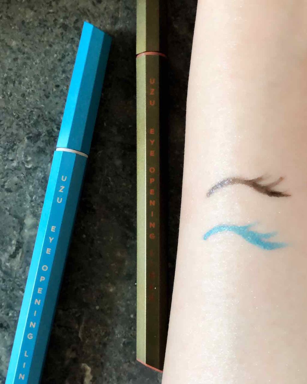 EYE OPENING LINER/UZU BY FLOWFUSHI/リキッドアイライナーを使ったクチコミ（2枚目）