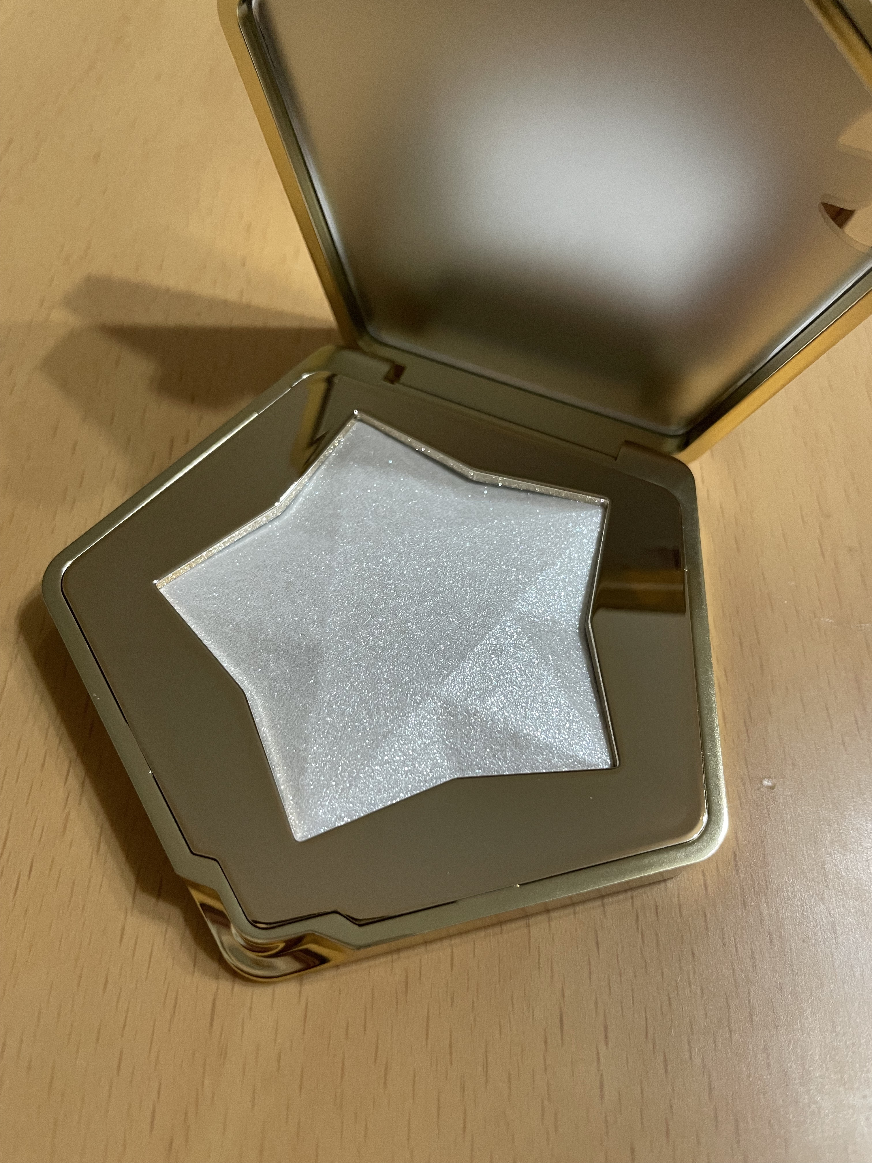 スターダストダイヤモンドハイライトパウダー/PERFECT DIARY/パウダーハイライトを使ったクチコミ（1枚目）