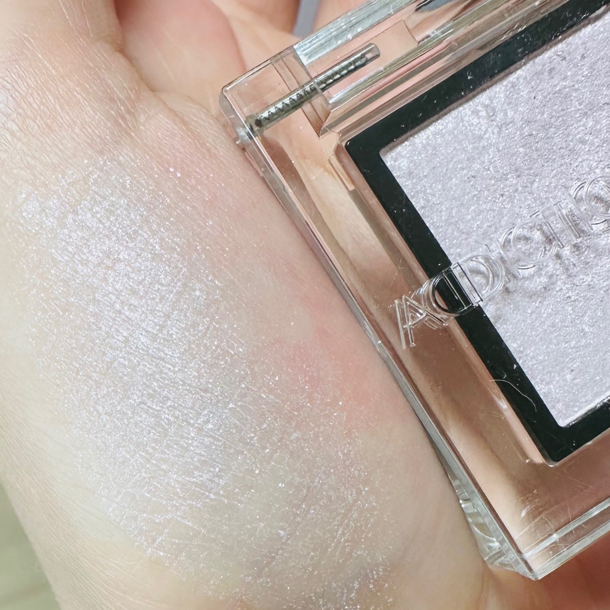 アディクション ザ アイシャドウ パール 015P Shell Garden/ADDICTION/単色アイシャドウを使ったクチコミ（3枚目）