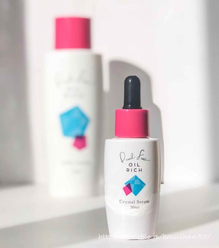 Dual Face OIL RICH クリスタルセラムのクチコミ「洗顔後すぐの肌に使用する導入美容液です。
キラキラ光るセラムはとろみのあるテクスチャー✨
.....」(1枚目)