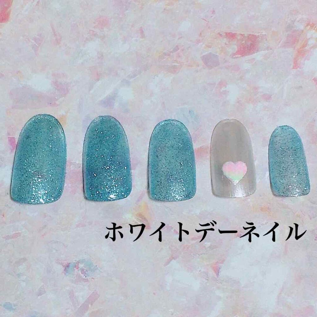 こんばんは(*Ü*)ﻌﻌﻌ♥

今回の#不器用でもできるセルフネイルは 間近に迫ったホワイトデーのイメージでネイルしてみました！塗るだけ貼るだけの超簡単ネイルなのでぜひやってみて下さい！

ではレッツゴー！
1.薬指以外にブルーラメを2度塗